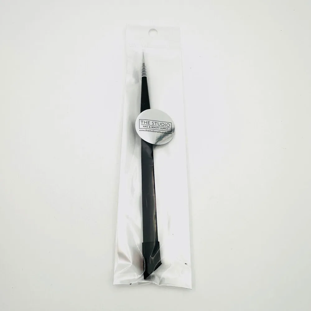 The Studio - Straight Tip Tweezer - Black