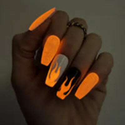 Glow in the Dark - 5 - Nail Art